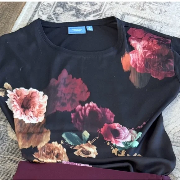 Simply Vera Vera Wang Classic Black Tee - Picture 1 of 6